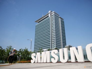 FILE PHOTO: A worker waters a flower bed next to the logo of Samsung Electronics during a media tour at Samsung Electronics' headquarters in Suwon, South Korea, June 13, 2023.  REUTERS/Kim Hong-Ji/File Photo